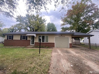 1445 Fairmeadows Ln, Saint Louis, MO 63138
