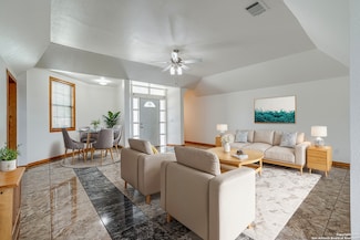 1129 Valeria Dr, Marion, TX 78124
