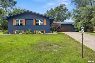 5215 N Sherbrook Ln, Peoria, IL 61614