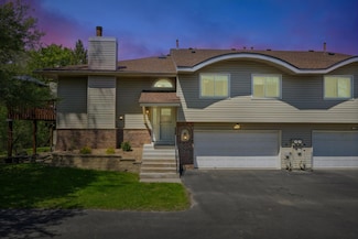 6637 Falstaff Rd, Woodbury, MN 55125