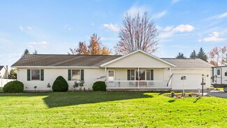 4711 E Cardinal Dr, Syracuse, IN 46567