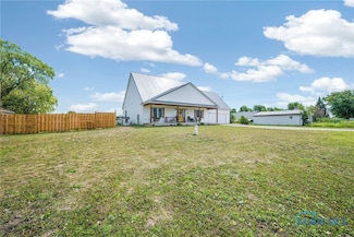 17910 Dunbridge Rd, Bowling Green, OH 43402