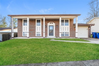 1273 Green Falls Dr, Fenton, MO 63026