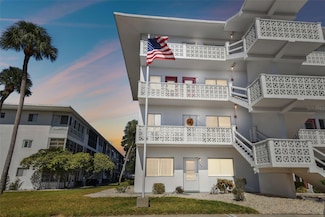 8055 112th St Unit 306, Seminole, FL 33772