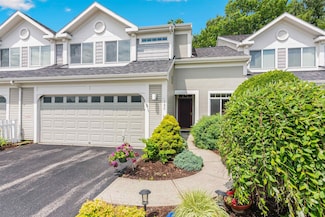 186 Hummingbird Ln, South Burlington, VT 05403