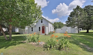 812 4th St SE, Barnesville, MN 56514