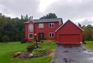 9467 Pendergast Rd, Phoenix, NY 13135