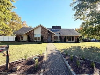 400 Ridge Dr, Sallisaw, OK 74955