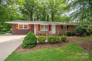 3120 7th Street Dr NE, Hickory, NC 28601