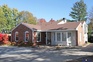 610 Teakwood Dr, Lincoln, NE 68510