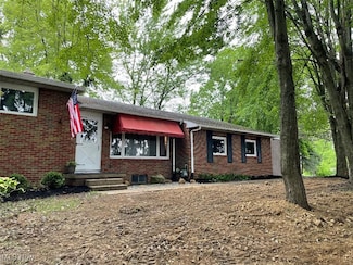 4685 Echoglenn St NW, North Canton, OH 44720