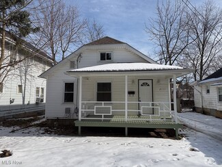 2111 4th Ct, Cuyahoga Falls, OH 44221