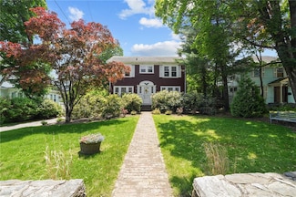 112 County Rd, Barrington, RI 02806