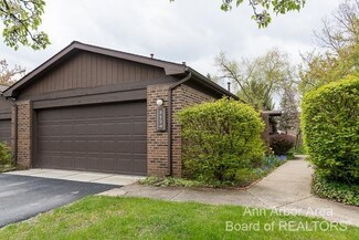 2520 Traver Blvd, Ann Arbor, MI 48105