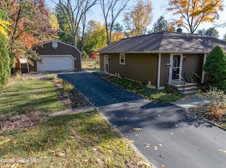 2 Clark Pkwy, Albany, NY 12203