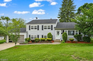 64 Pine St, Newton, NJ 07860