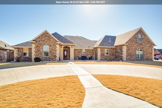 4621 Daybreak Ln, Enid, OK 73703