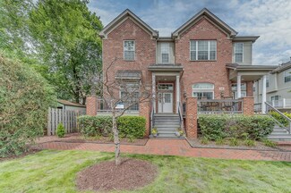 114 Edward St, Algonquin, IL 60102