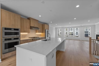 4 Goldfinch Dr, Upper Saddle River, NJ 07458