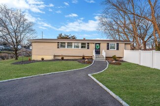 37 Buckskin Ln, Selden, NY 11784