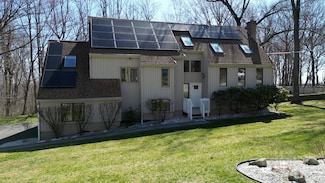 955 Dunbar Hill Rd, Hamden, CT 06514