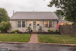 2004 Hammond St, Bristol, PA 19007