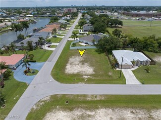 401 SE 13th Ct, Cape Coral, FL 33990