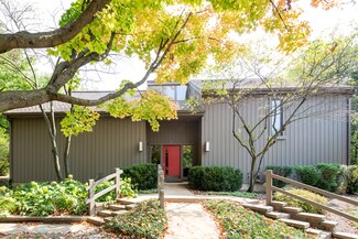 717 Old Barn Rd Unit D, Lake Barrington, IL 60010