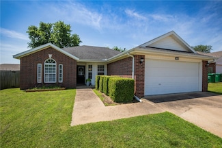 1041 Evergreen St, Centerton, AR 72719