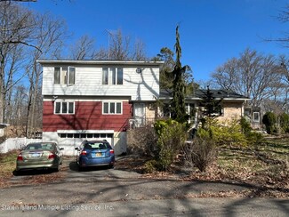 34 Beebe St, Staten Island, NY 10301