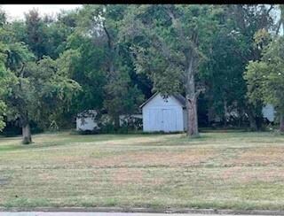 923 N 6th St, Perry, OK 73077