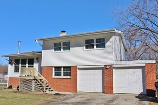 5000 Pistakee Dr, McHenry, IL 60051