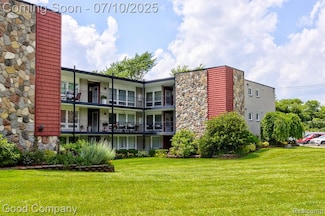 4345 Crooks Rd Unit 26, Royal Oak, MI 48073