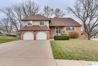 1306 S 136th St, Omaha, NE 68144
