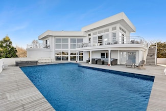 3 Old Meadow Bend, Westhampton Beach, NY 11978