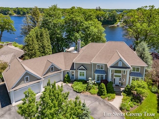 16076 Highland Dr, Spring Lake, MI 49456