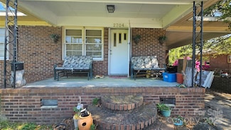 2704 Chambers St, Lumberton, NC 28358