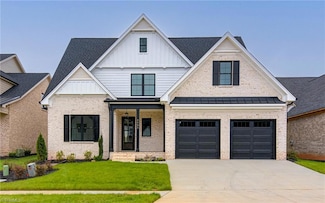 1181 Maple Chase Ln, Winston-Salem, NC 27106