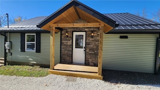 409 E Mcnair St, Versailles, MO 65084