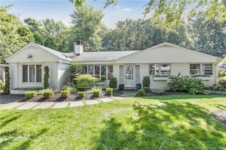 38 Tuxis Rd, Madison, CT 06443