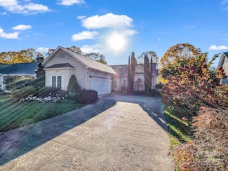 276 Cambridge Dr, Brevard, NC 28712