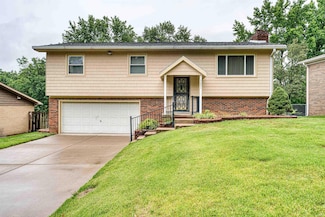 5601 W Haven Dr, Evansville, IN 47720