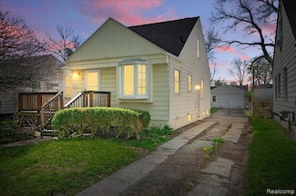 46 E Longfellow Ave, Pontiac, MI 48340