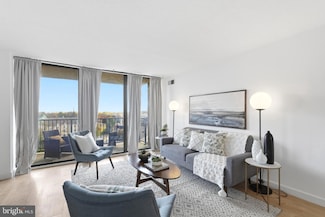 4 Monroe St Unit 1104, Rockville, MD 20850