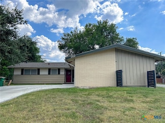 4902 Dahlia Ln, Victoria, TX 77904