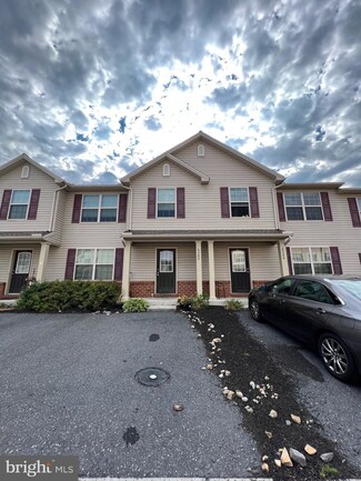 6382 Creekbend Dr, Mechanicsburg, PA 17050