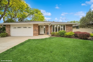 1713 N Laurel Dr, Mount Prospect, IL 60056