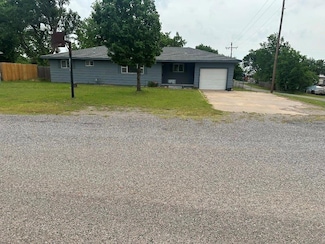 115 S Main St, Sharon, OK 73857