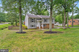 915 Stonewall Ln, Fredericksburg, VA 22407