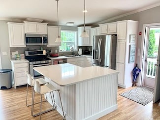 20 Campbell Cir, East Greenwich, RI 02818